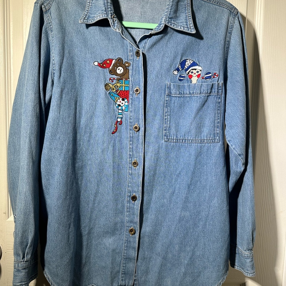 Vintage Small/Medium—Christmas Embroidered Denim Shirt with Festive Design